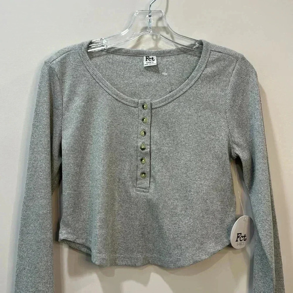 Fct Basics Juniors Long Sleeve Cropped Ribbed Henley Crewneck Size L NWT - Picture 2 of 9